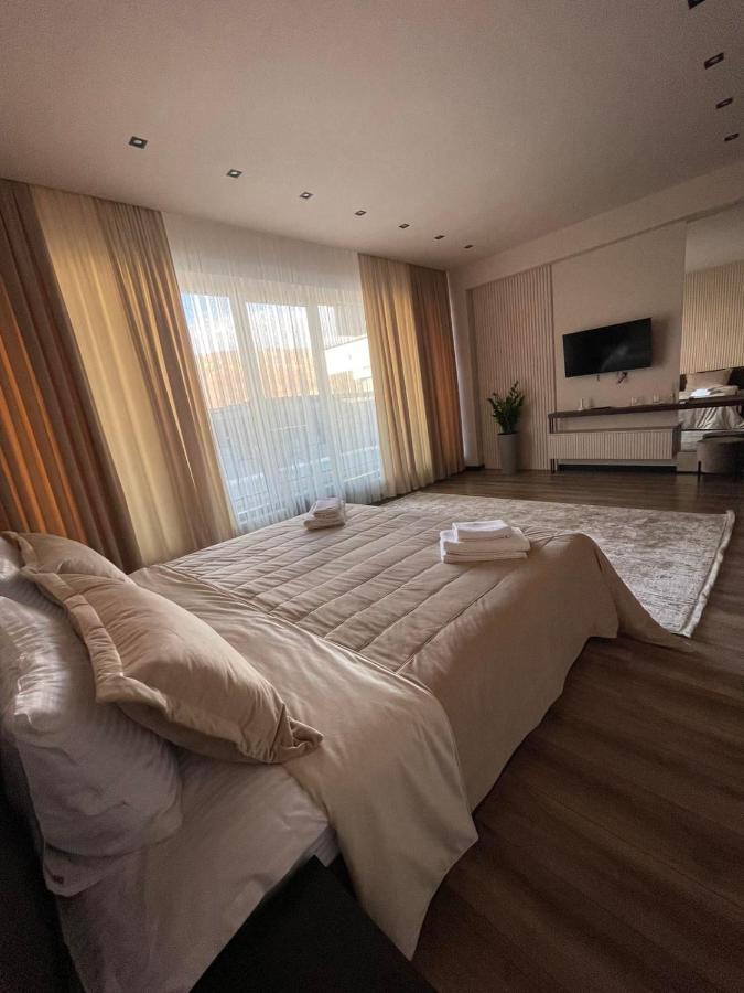 Garden Plaza Hotel Neresnytsya ภายนอก รูปภาพ