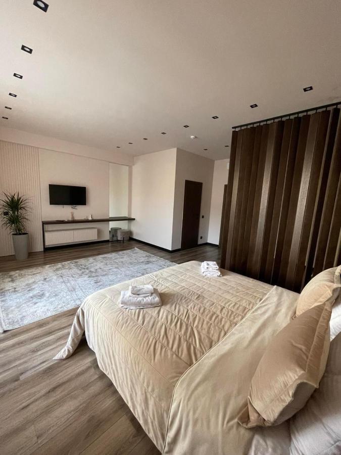 Garden Plaza Hotel Neresnytsya ภายนอก รูปภาพ